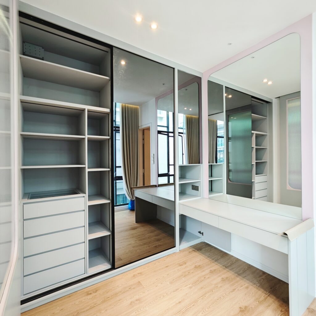 Custom built-in wardrobe by Avenue Design